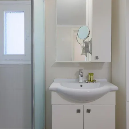 Roula's Апартаменты *